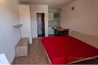 011 2057 26 Trogir apartment house in a prime location for sale