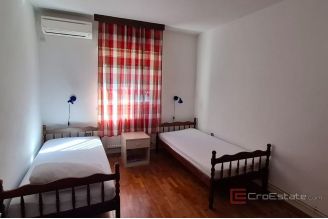 011 2057 26 Trogir apartment house in a prime location for sale