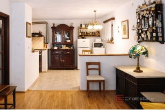 013 2051 67 split renovated stone house with yard for sale
