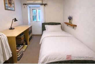 013 2051 67 split renovated stone house with yard for sale