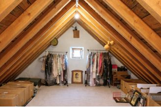 013 2051 67 split renovated stone house with yard for sale