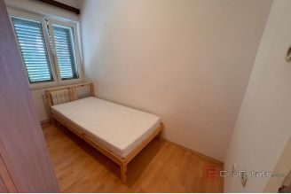 006 2016 703 Kastela Three bedroom apartment near the sea for rent