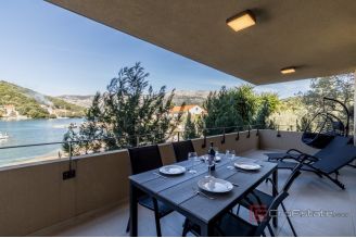 013 2052 123 Korcula apartment first row to the sea for sale