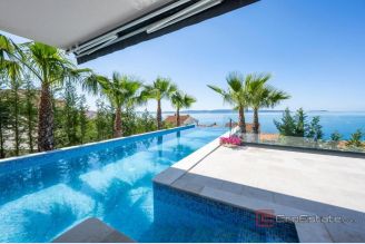 001 2035 364 Ciovo Luxury villa with pool and an open sea view for sale