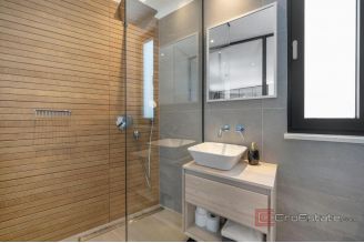 020 2035 364 Ciovo Luxury villa with pool and an open sea view for sale