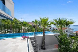 020 2035 364 Ciovo Luxury villa with pool and an open sea view for sale