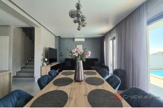 016 2047 125 Vodice Modern villa with pool for sale