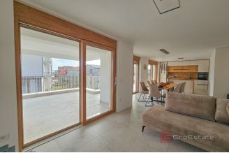 007 5493 30 Kastela Detached three storey house with pool for sale