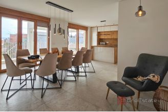 007 5493 30 Kastela Detached three storey house with pool for sale