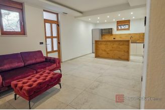 007 5493 30 Kastela Detached three storey house with pool for sale