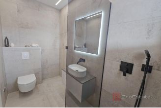 007 5493 30 Kastela Detached three storey house with pool for sale