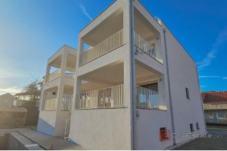 007 5493 30 Kastela Detached three storey house with pool for sale