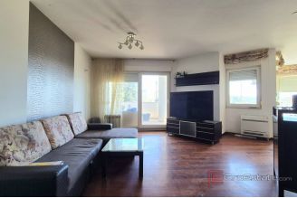 004 2047 126 Split Trstenik Three bedroom apartment for sale