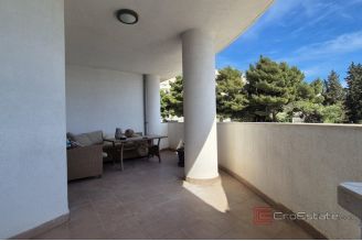 004 2047 126 Split Trstenik Three bedroom apartment for sale