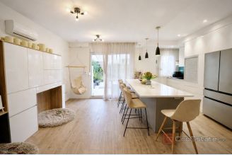 001 2060 07 Solin modern two bedroom apartment with big garden for sale