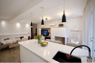 009 2060 07 Solin modern two bedroom apartment with big garden for sale