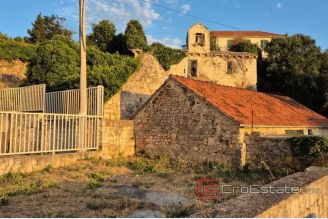 001 5494 30 Brac Ruined stone house with garage for sale