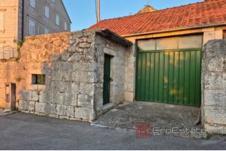 008 5494 30 Brac Ruined stone house with garage for sale