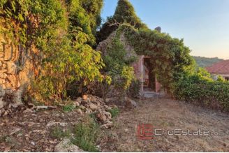 008 5494 30 Brac Ruined stone house with garage for sale