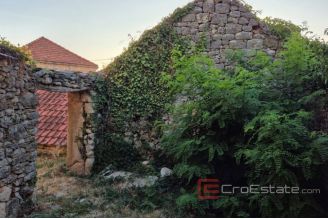 008 5494 30 Brac Ruined stone house with garage for sale