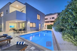 001 2057 29Split area luxury villa with pool and sea view for sale