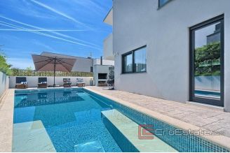 011 2057 29Split area luxury villa with pool and sea view for sale