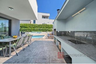 011 2057 29Split area luxury villa with pool and sea view for sale