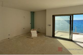 008 5495 30 Pag Modern three bedroom apartment in the first row to the sea for sale