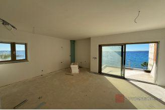 008 5496 30 Pag two bedroom apartment with sea view for sale