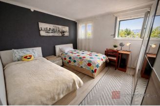 006 2060 08 Split Manus Three bedroom apartment for sale