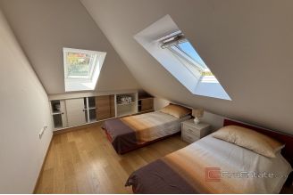 018 2035 367 Split Center Furnished two bedroom apartment for sale