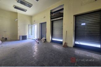 001 2016 704 split attractively positioned commercial space for rent