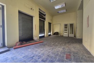 006 2016 704 split attractively positioned commercial space for rent