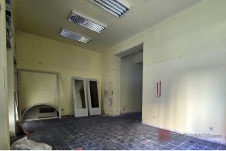 006 2016 704 split attractively positioned commercial space for rent