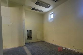 006 2016 704 split attractively positioned commercial space for rent