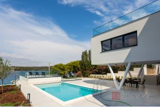01 2013 253 Solta villa by the sea swimming pool
