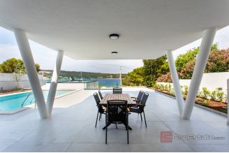 16 2013 253 Solta villa by the sea swimming pool