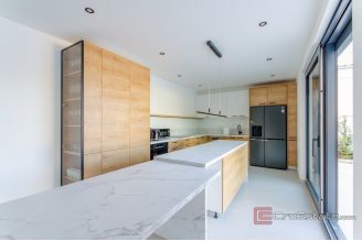 16 2013 253 Solta villa by the sea swimming pool