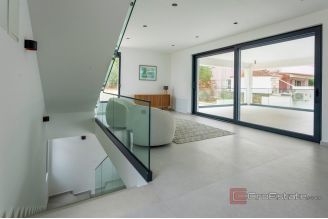 16 2013 253 Solta villa by the sea swimming pool