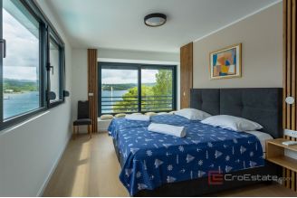 16 2013 253 Solta villa by the sea swimming pool