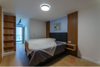 16 2013 253 Solta villa by the sea swimming pool