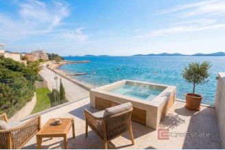 001 5500 30 Pag three bedroom apartment with sea view for sale