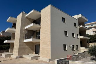 008 5500 30 Pag three bedroom apartment with sea view for sale