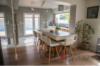 009 2035 368 Split Modern apartmwent with pool for sale