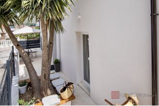 020 2060 10 Trogir Modern apartment house with six units for sale