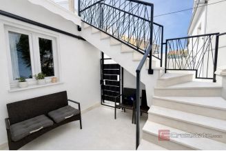 020 2060 10 Trogir Modern apartment house with six units for sale