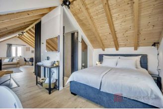 020 2060 10 Trogir Modern apartment house with six units for sale