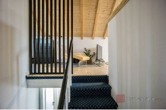 020 2060 10 Trogir Modern apartment house with six units for sale