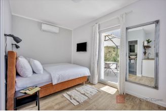 020 2060 10 Trogir Modern apartment house with six units for sale