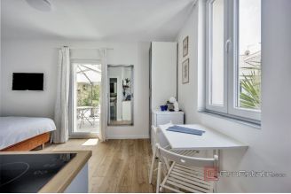 020 2060 10 Trogir Modern apartment house with six units for sale